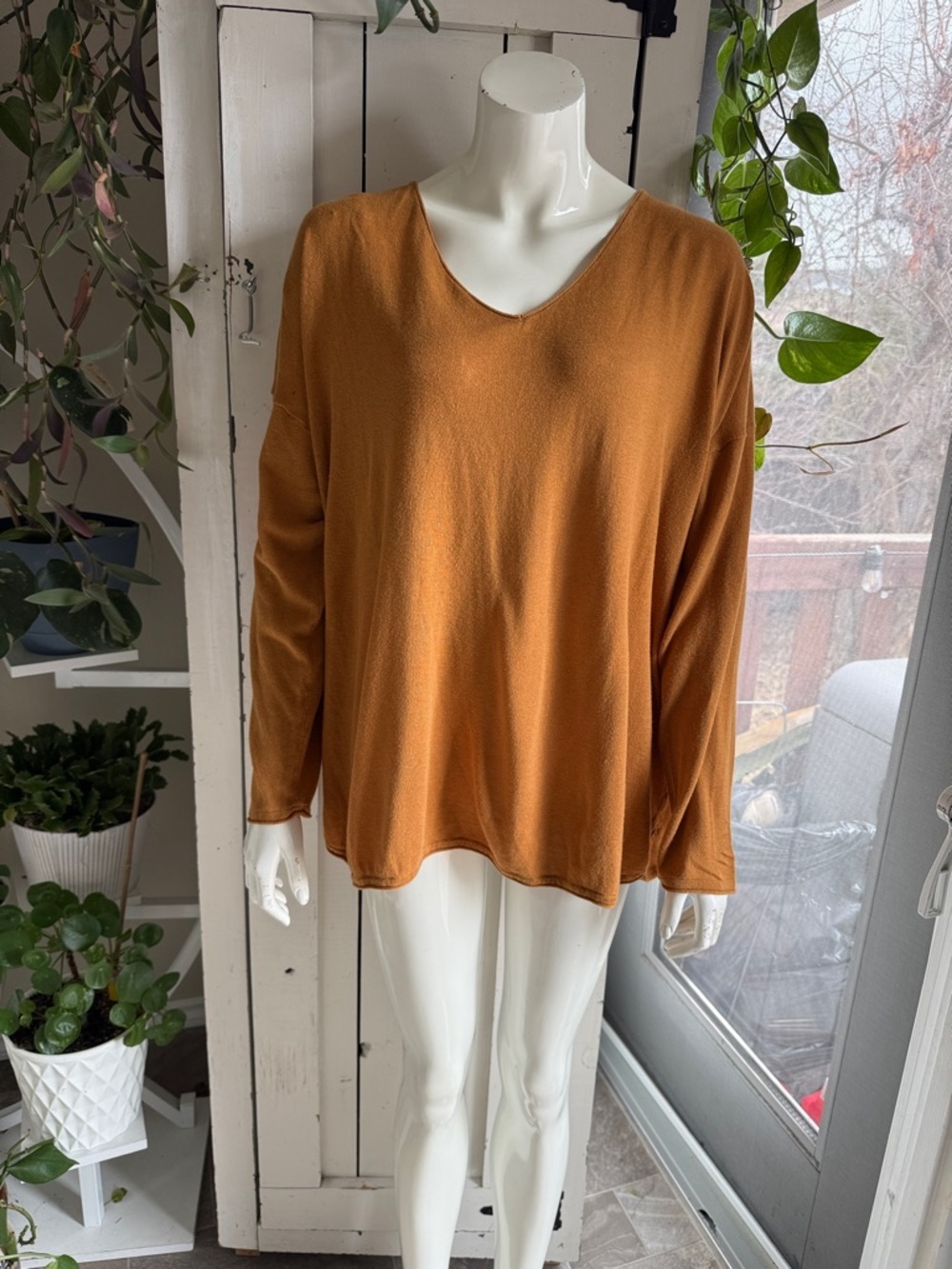 Old Navy, TB lightweight, weave, minor gold Relaxed V-Neck Long Sleeve Top
